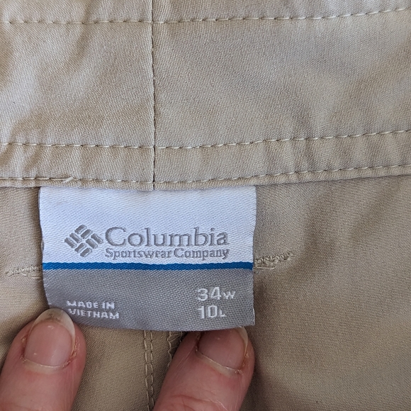 Izod Golf Shorts with an adjustable waist - Picture 4 of 8